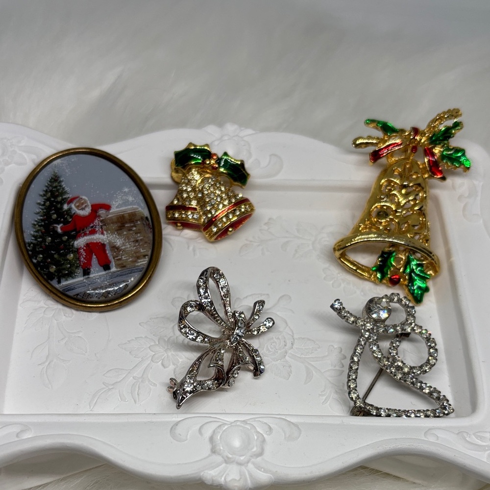 Vintage Christmas Brooch Set